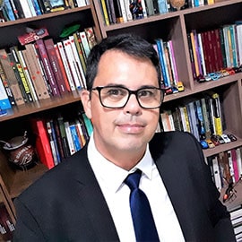 Prof. Dr. Delmo Mattos<br />
Departamento de Humanidades - ITA